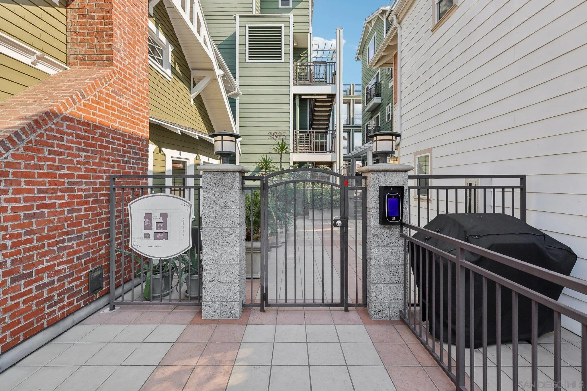 San Diego, California 92103, United States, 2 Bedrooms Bedrooms, ,2 BathroomsBathrooms,Residential,Pending,12948