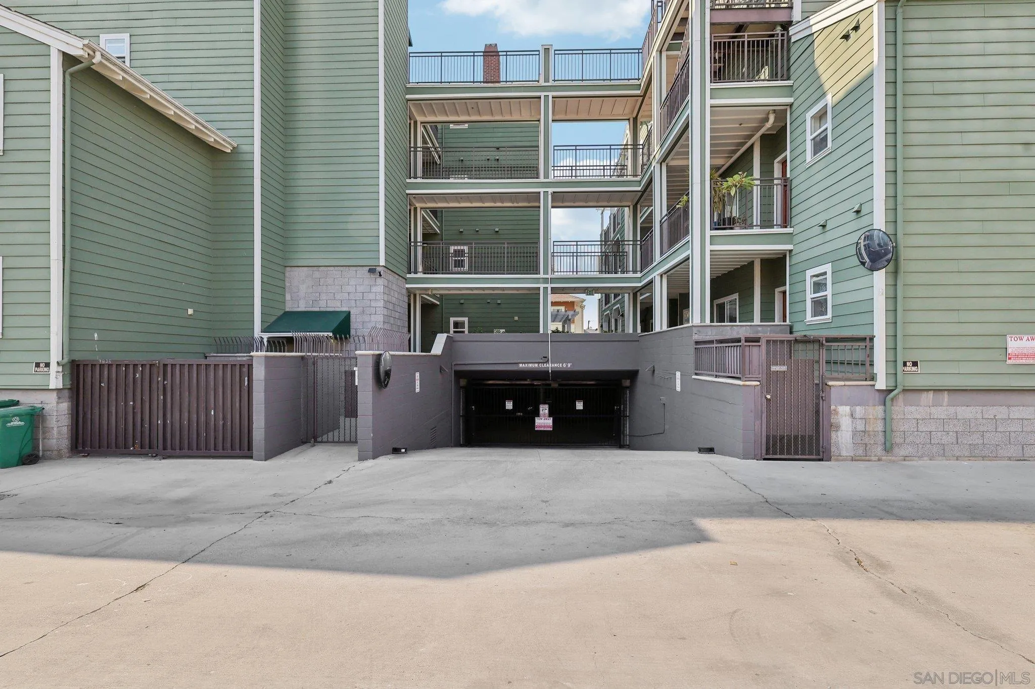 San Diego, California 92103, United States, 2 Bedrooms Bedrooms, ,2 BathroomsBathrooms,Residential,Pending,12948