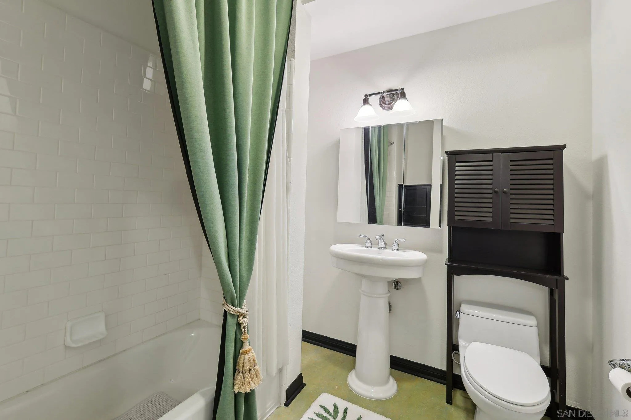 San Diego, California 92103, United States, 2 Bedrooms Bedrooms, ,2 BathroomsBathrooms,Residential,Pending,12948