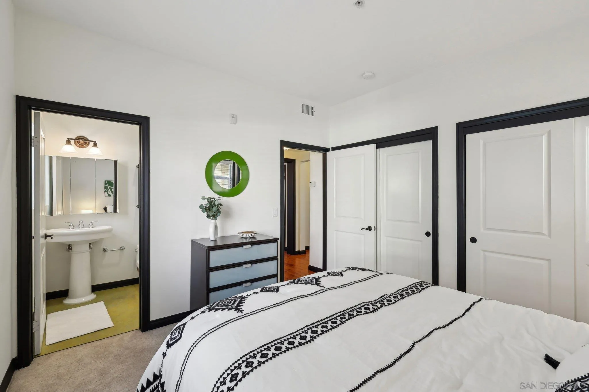 San Diego, California 92103, United States, 2 Bedrooms Bedrooms, ,2 BathroomsBathrooms,Residential,Pending,12948