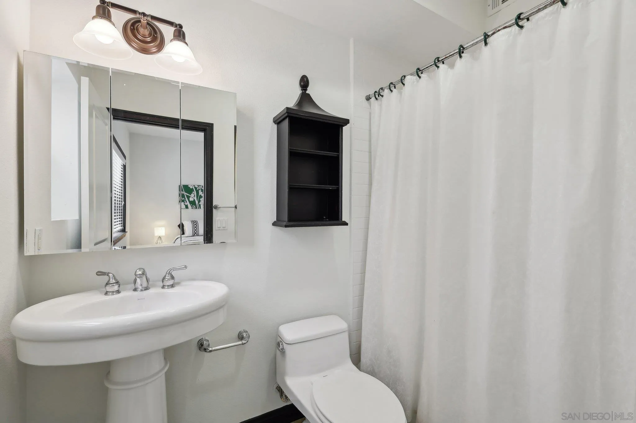 San Diego, California 92103, United States, 2 Bedrooms Bedrooms, ,2 BathroomsBathrooms,Residential,Pending,12948