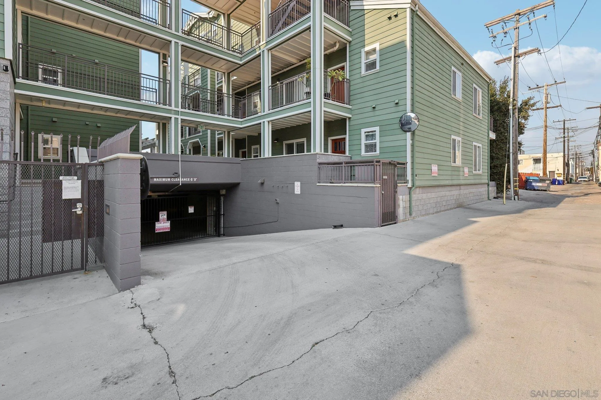 San Diego, California 92103, United States, 2 Bedrooms Bedrooms, ,2 BathroomsBathrooms,Residential,Pending,12948