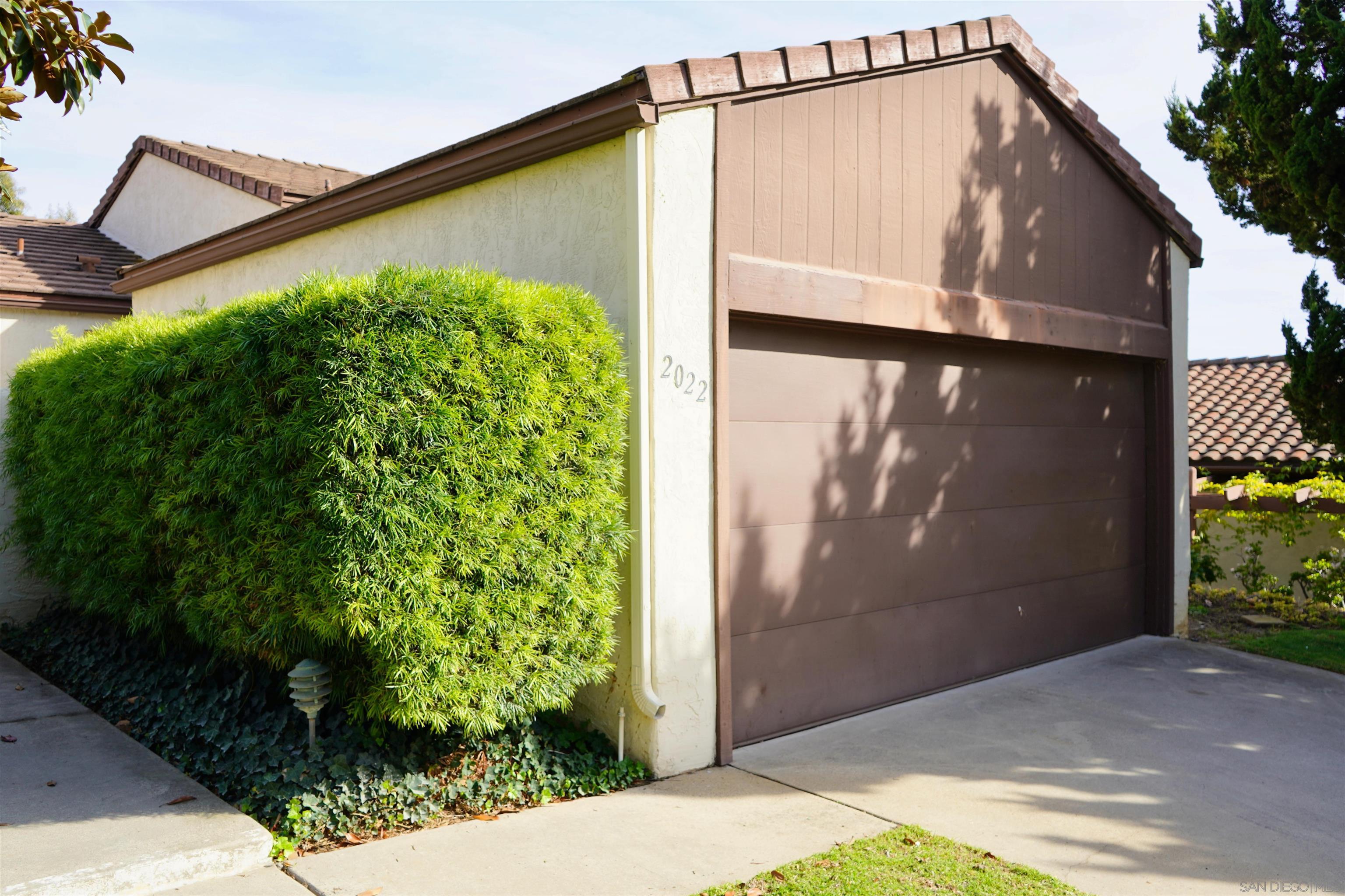 2022    Daren Glen

                                                                             Escondido                                

                                    , CA - $640,000