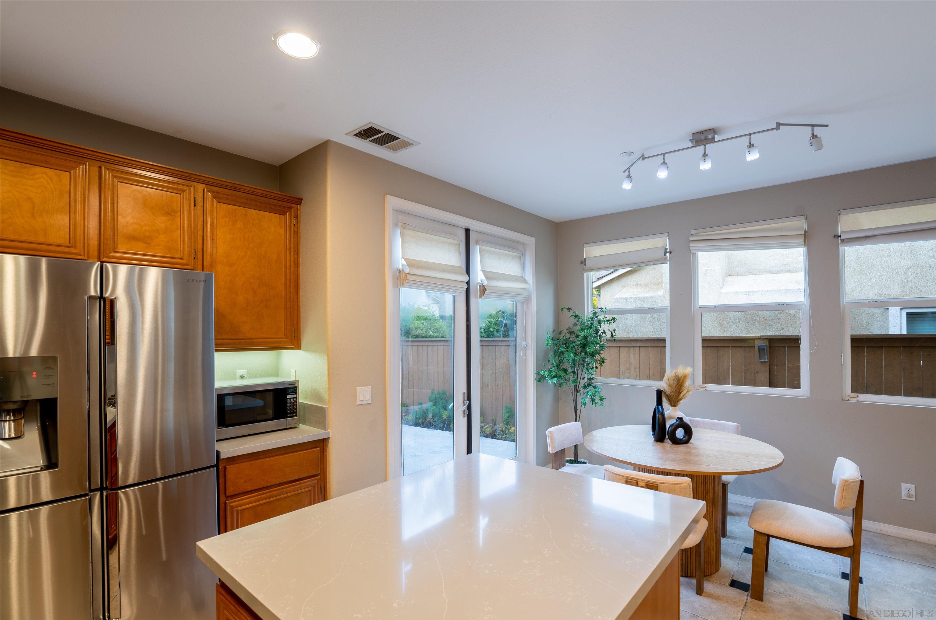 10441 Plumeria Ln