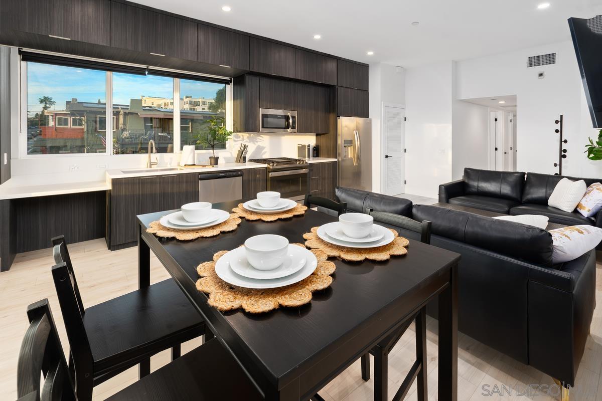 2015 Albatross St
