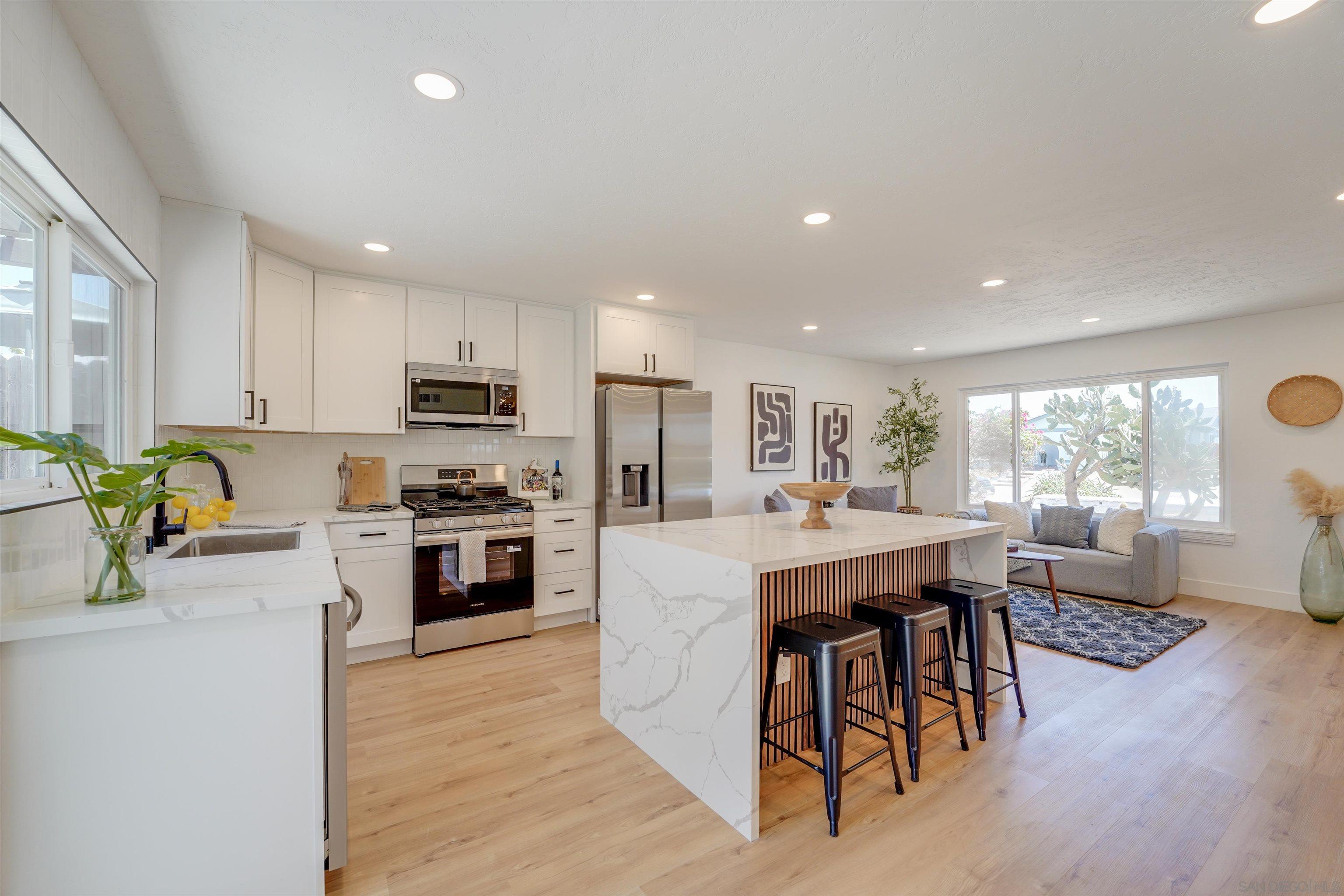 8896 Belfast Cir