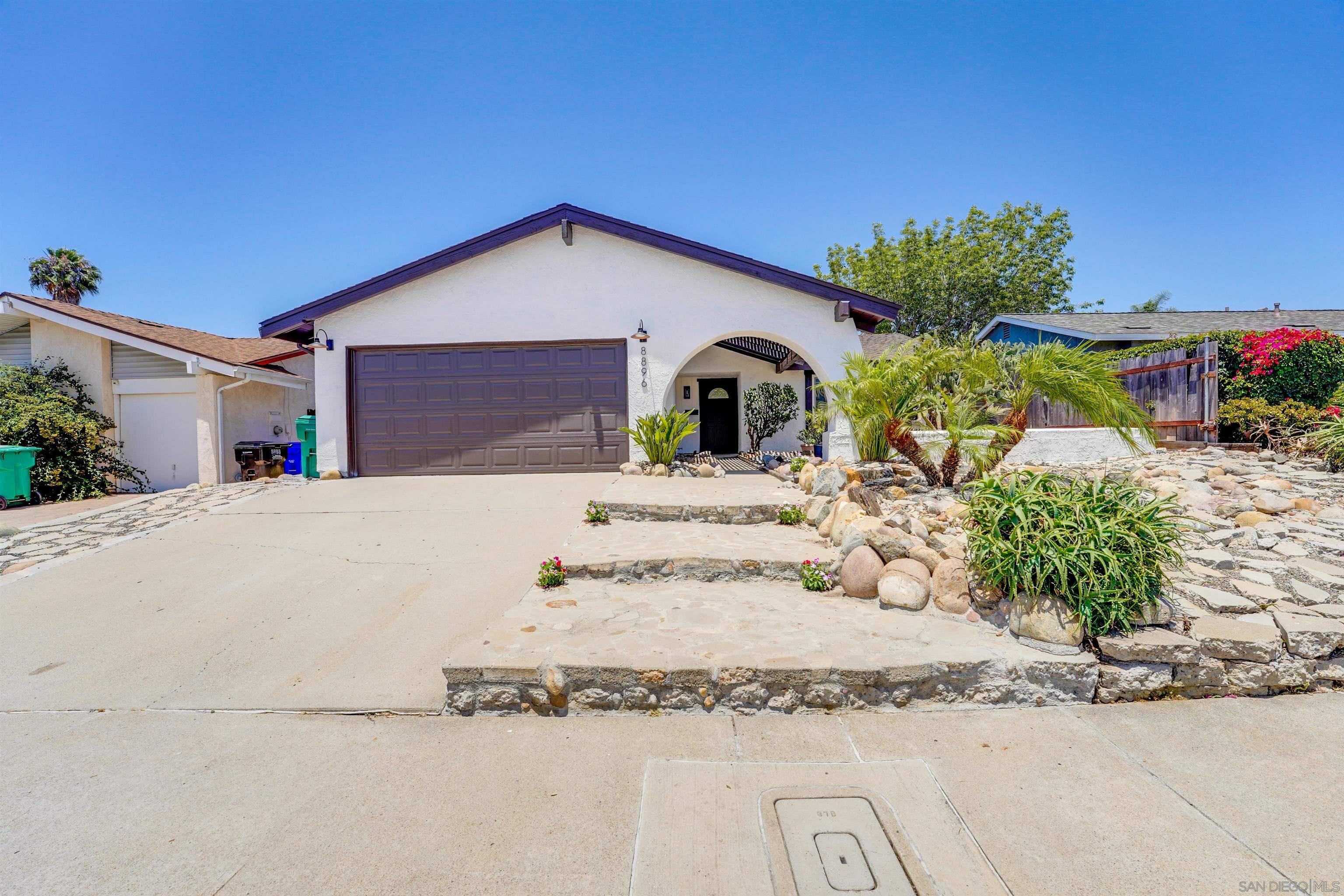 8896 Belfast Cir