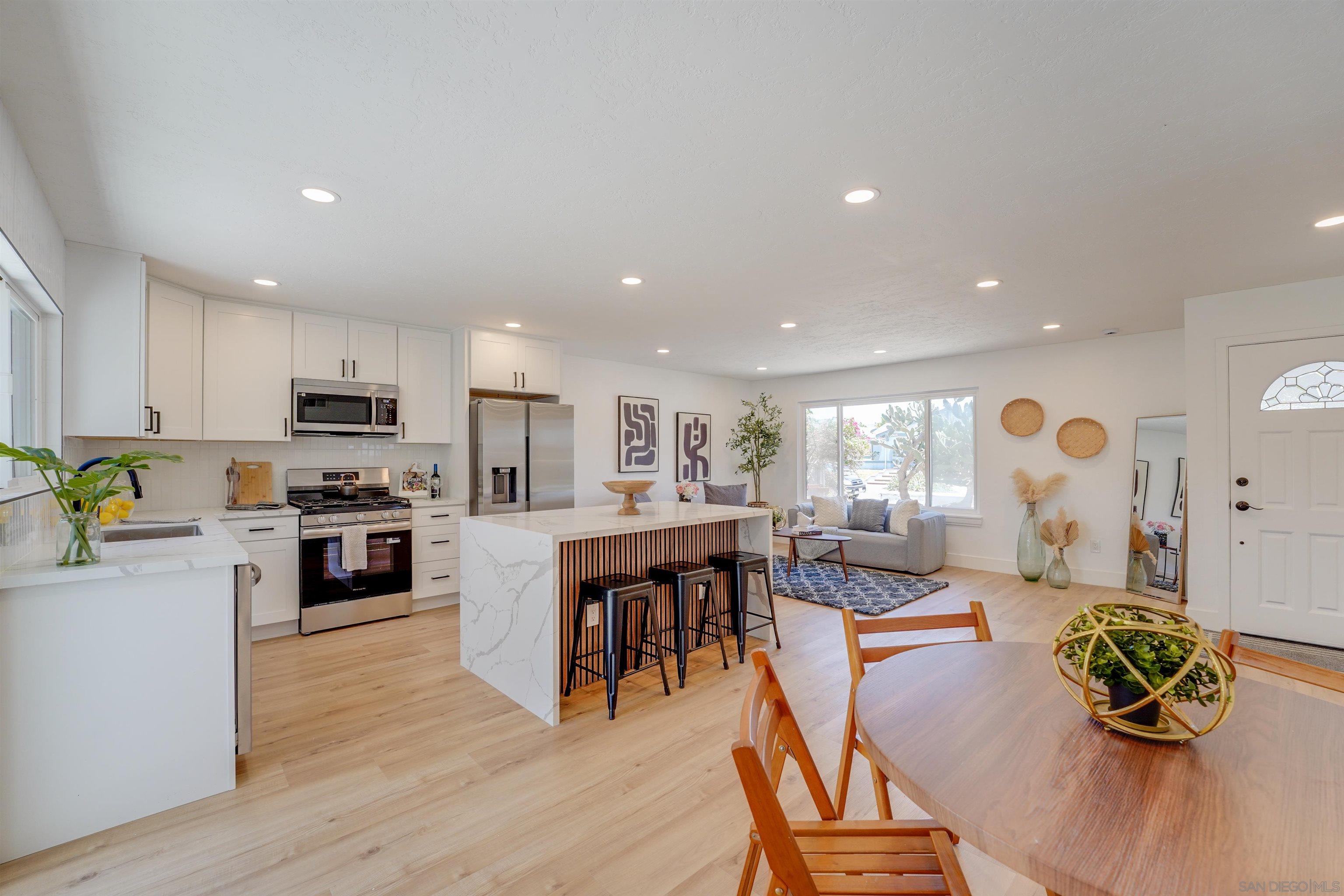 8896 Belfast Cir