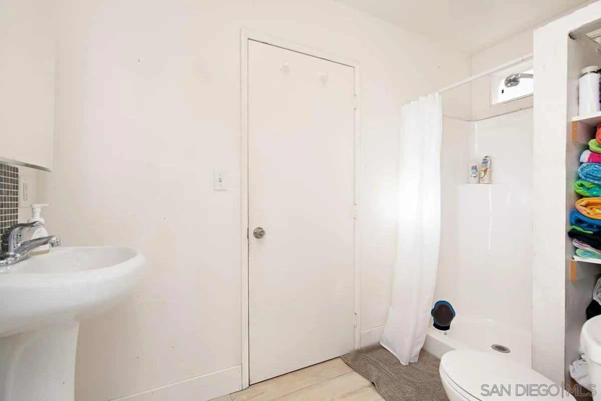 San Diego, California 92109, United States, 3 Bedrooms Bedrooms, ,4 BathroomsBathrooms,Residential,Active,110084