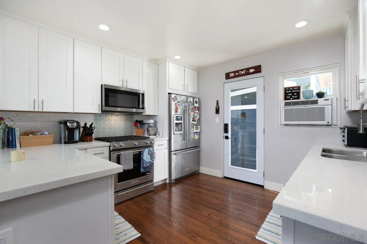 San Diego, California 92109, United States, 3 Bedrooms Bedrooms, ,4 BathroomsBathrooms,Residential,Active,110084