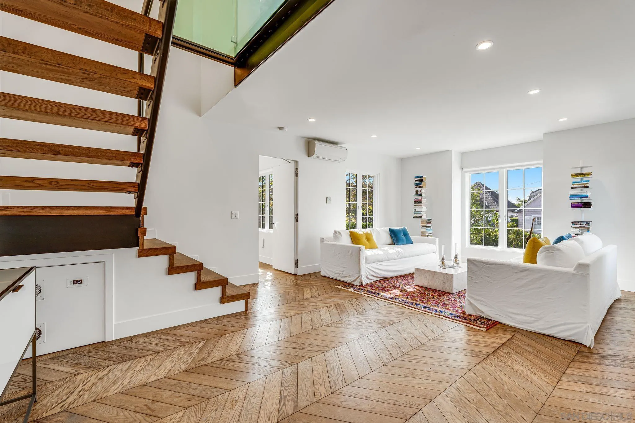 La Jolla, California 92037, United States, 5 Bedrooms Bedrooms, ,3 BathroomsBathrooms,Residential,Pending,32946