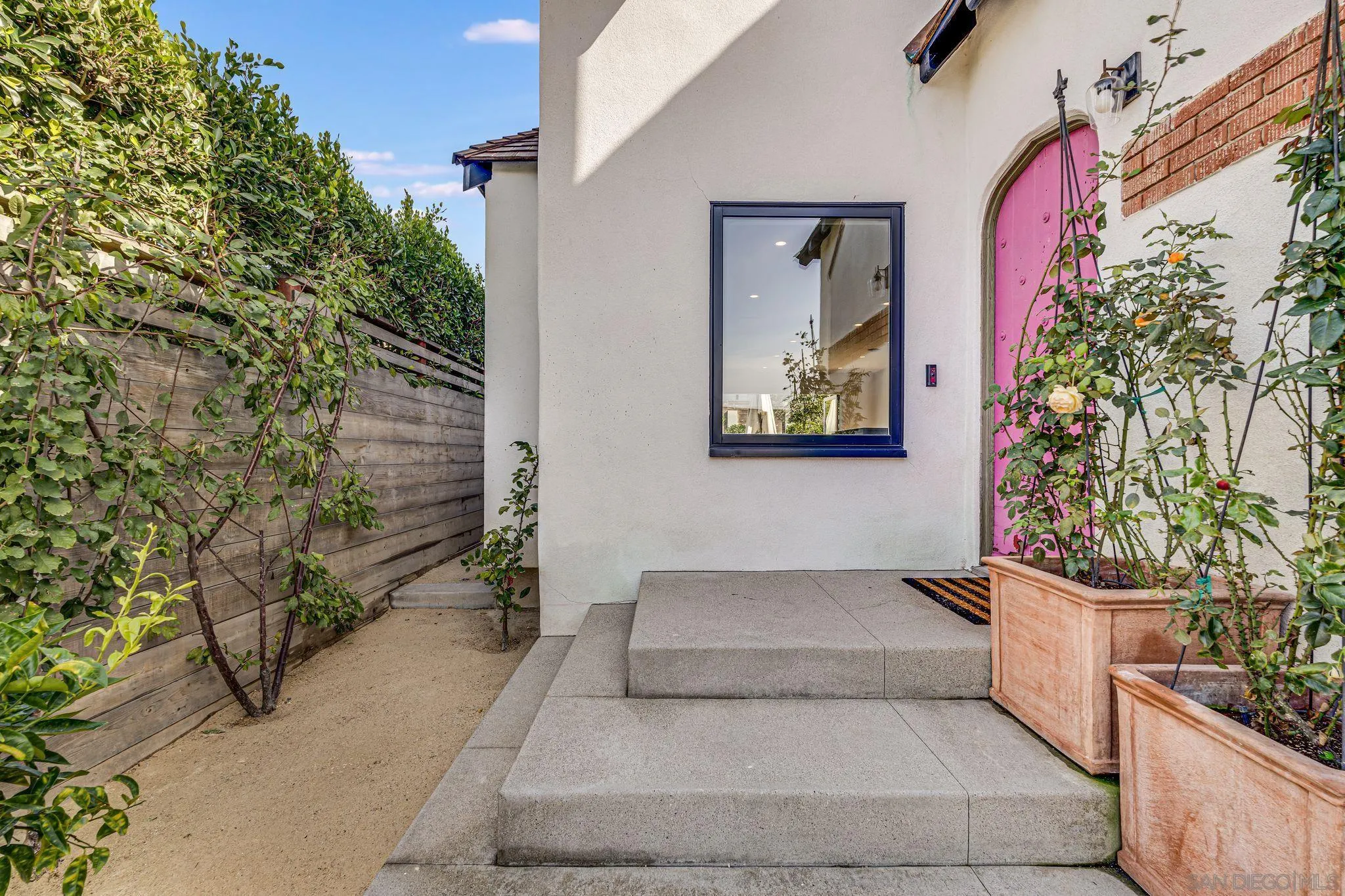 La Jolla, California 92037, United States, 5 Bedrooms Bedrooms, ,3 BathroomsBathrooms,Residential,Pending,32946