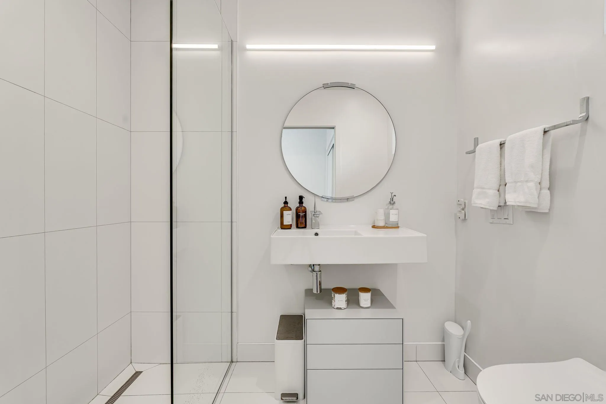 La Jolla, California 92037, United States, 5 Bedrooms Bedrooms, ,3 BathroomsBathrooms,Residential,Pending,32946