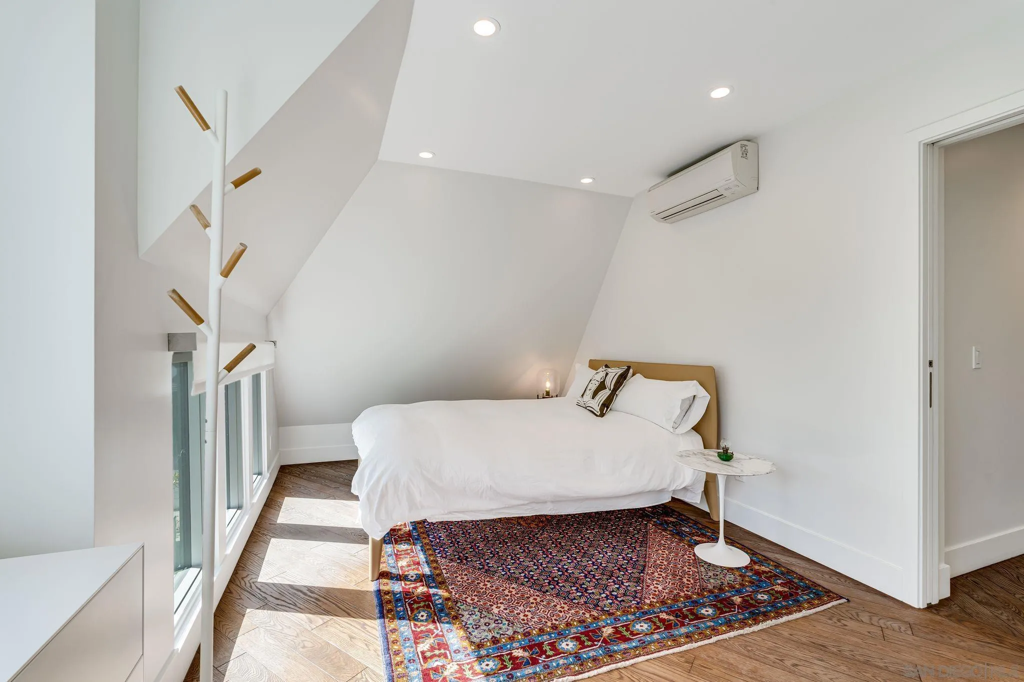 La Jolla, California 92037, United States, 5 Bedrooms Bedrooms, ,3 BathroomsBathrooms,Residential,Pending,32946