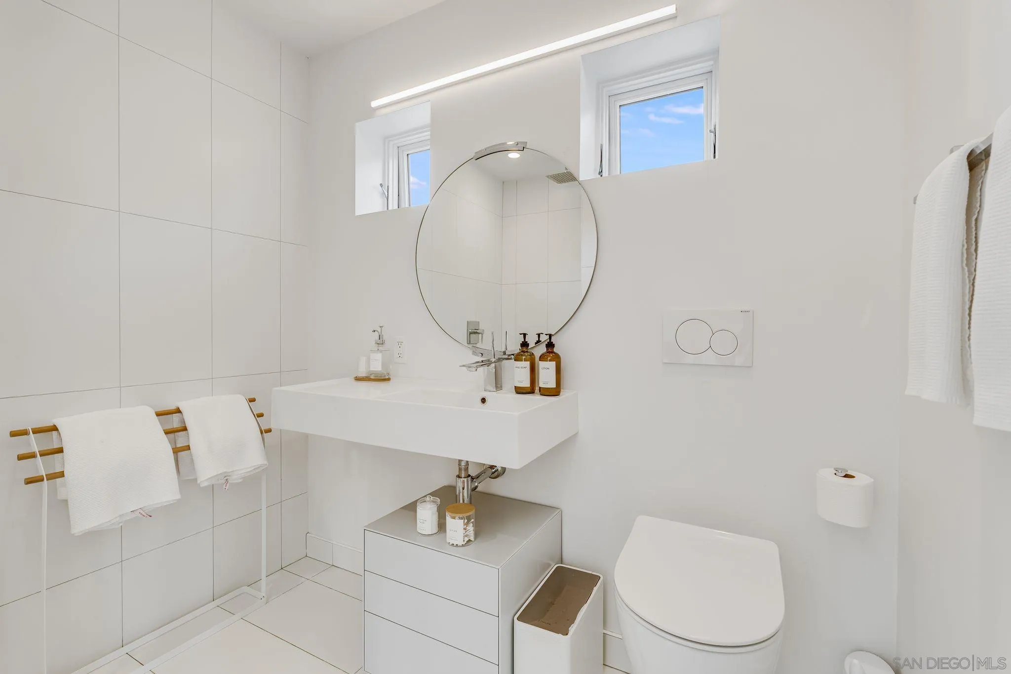 La Jolla, California 92037, United States, 5 Bedrooms Bedrooms, ,3 BathroomsBathrooms,Residential,Pending,32946