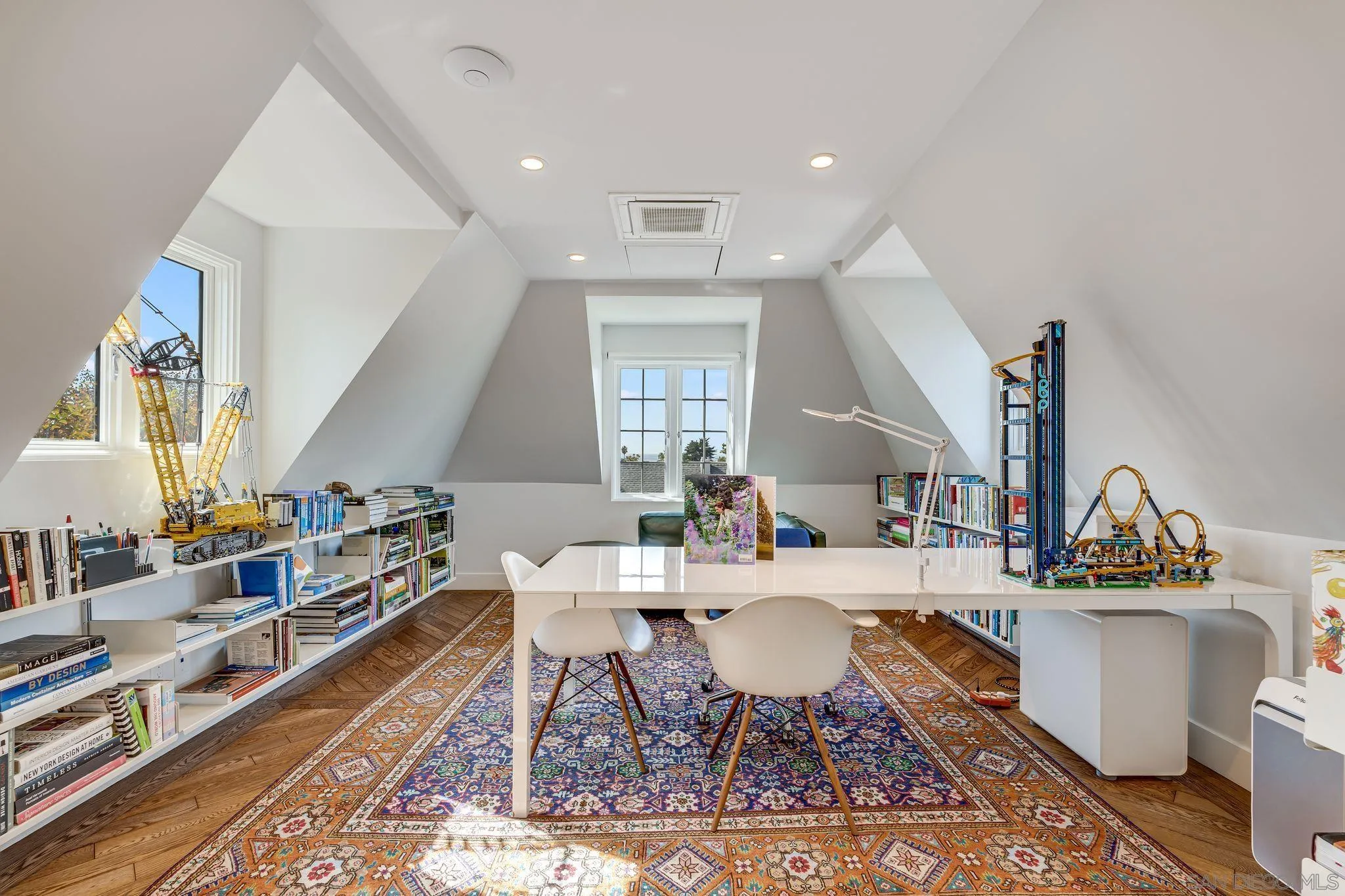 La Jolla, California 92037, United States, 5 Bedrooms Bedrooms, ,3 BathroomsBathrooms,Residential,Pending,32946