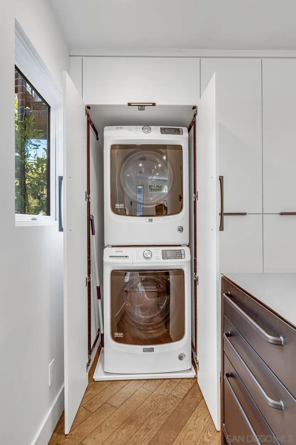 La Jolla, California 92037, United States, 5 Bedrooms Bedrooms, ,3 BathroomsBathrooms,Residential,Pending,32946