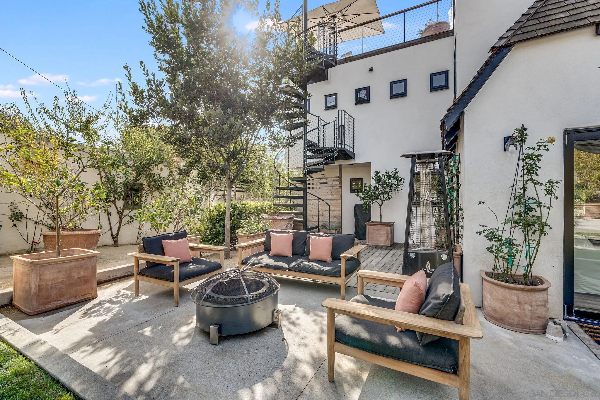 La Jolla, California 92037, United States, 5 Bedrooms Bedrooms, ,3 BathroomsBathrooms,Residential,Pending,32946