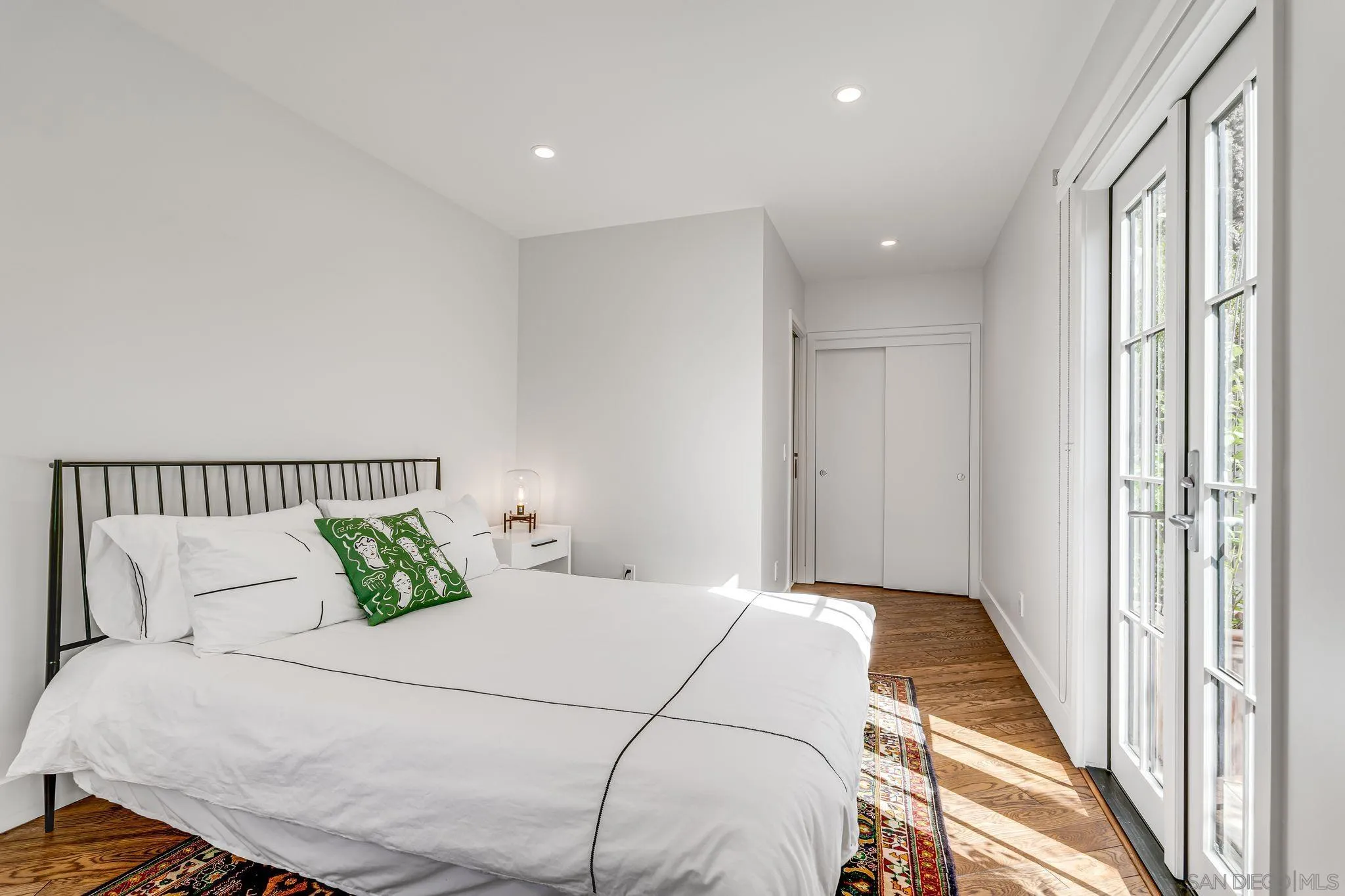 La Jolla, California 92037, United States, 5 Bedrooms Bedrooms, ,3 BathroomsBathrooms,Residential,Pending,32946