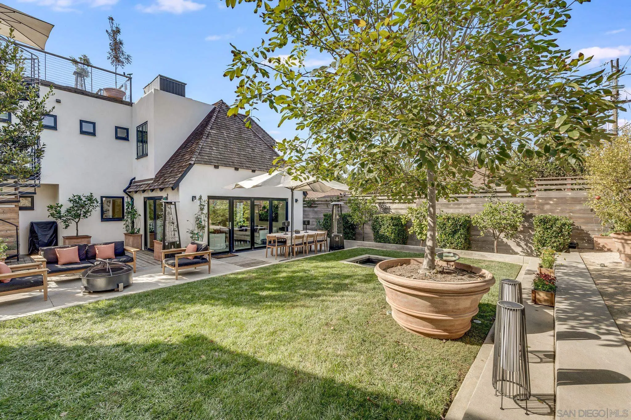 La Jolla, California 92037, United States, 5 Bedrooms Bedrooms, ,3 BathroomsBathrooms,Residential,Pending,32946