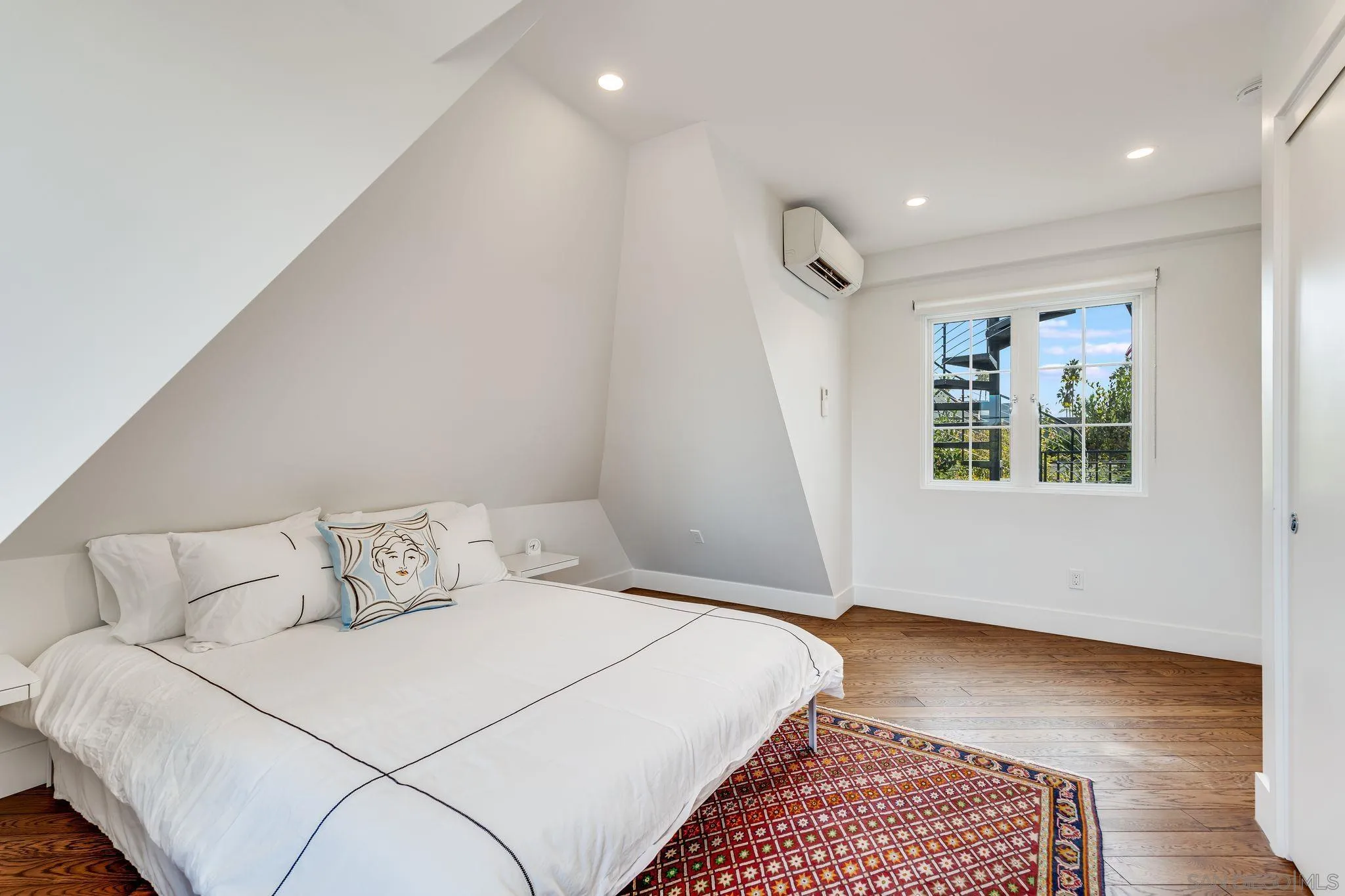 La Jolla, California 92037, United States, 5 Bedrooms Bedrooms, ,3 BathroomsBathrooms,Residential,Pending,32946