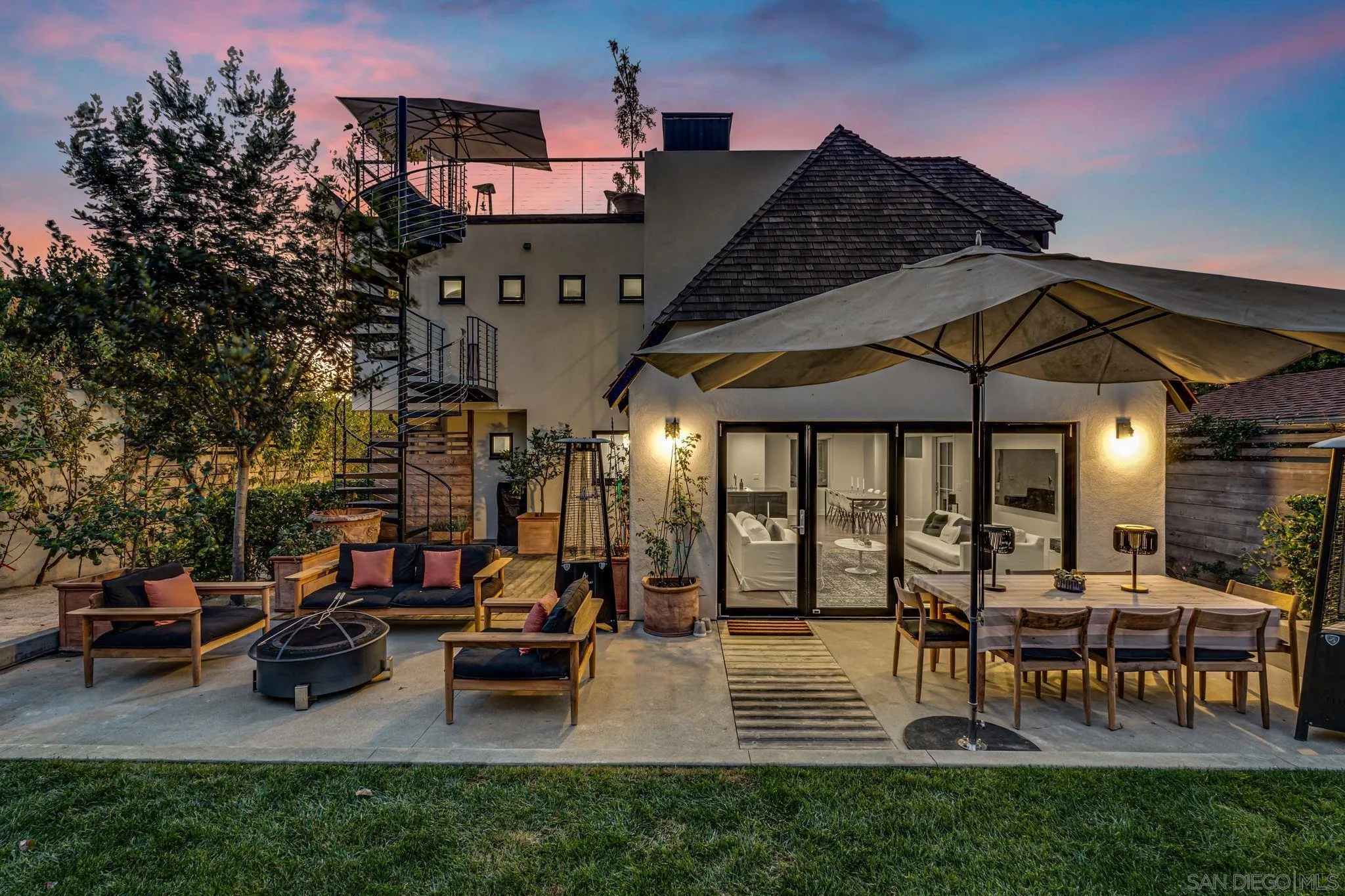 La Jolla, California 92037, United States, 5 Bedrooms Bedrooms, ,3 BathroomsBathrooms,Residential,Pending,32946