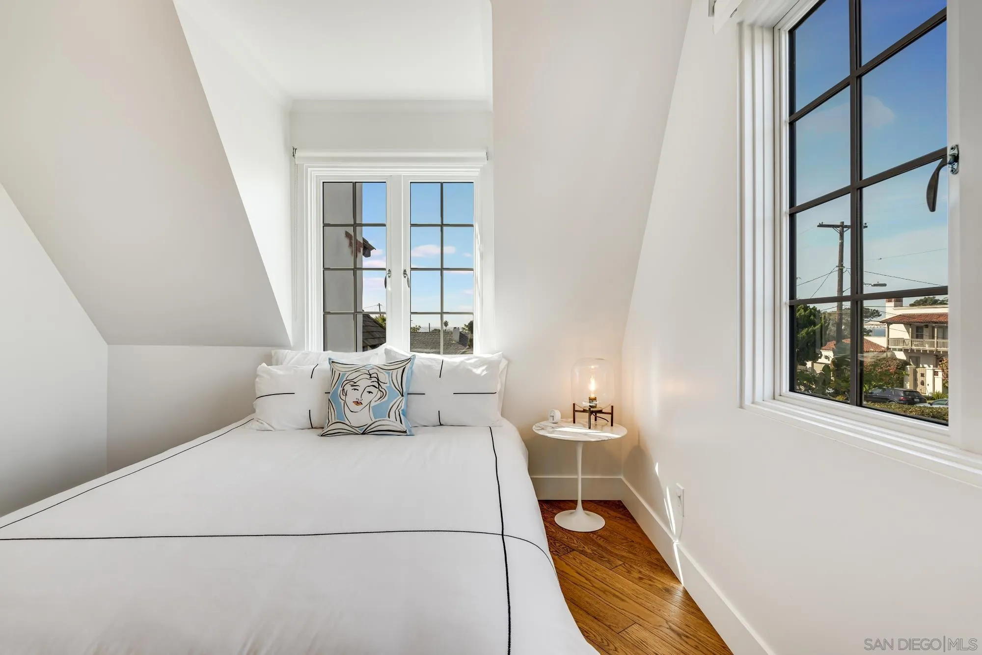 La Jolla, California 92037, United States, 5 Bedrooms Bedrooms, ,3 BathroomsBathrooms,Residential,Pending,32946