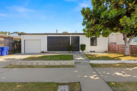 MLS: 250001002