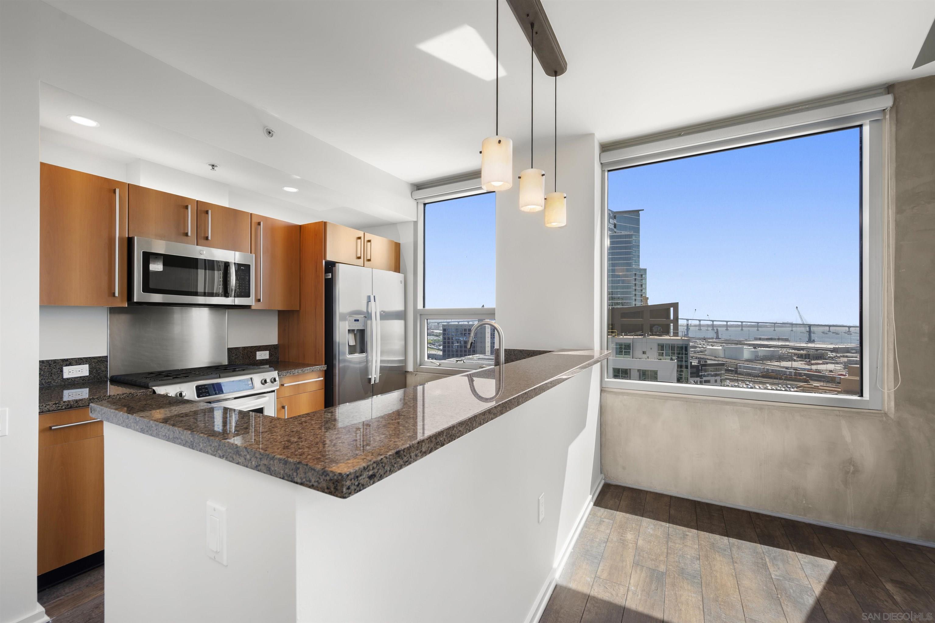 321 10th Ave. 1608