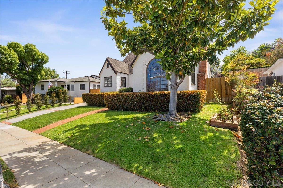 3711 La Cresta Dr