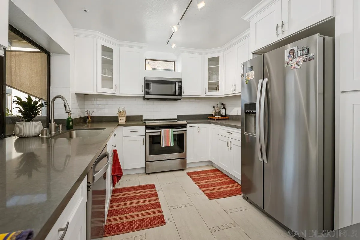 La Jolla, California 92037, United States, 2 Bedrooms Bedrooms, ,3 BathroomsBathrooms,Residential,Active,79516