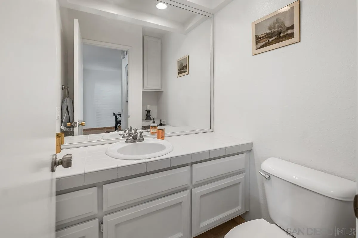 La Jolla, California 92037, United States, 2 Bedrooms Bedrooms, ,3 BathroomsBathrooms,Residential,Active,79516