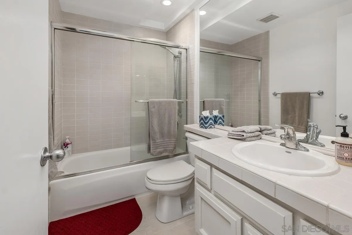 La Jolla, California 92037, United States, 2 Bedrooms Bedrooms, ,3 BathroomsBathrooms,Residential,Active,79516