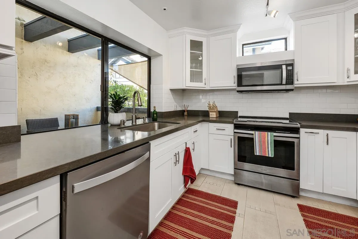 La Jolla, California 92037, United States, 2 Bedrooms Bedrooms, ,3 BathroomsBathrooms,Residential,Active,79516