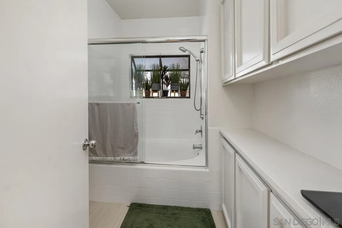 La Jolla, California 92037, United States, 2 Bedrooms Bedrooms, ,3 BathroomsBathrooms,Residential,Active,79516