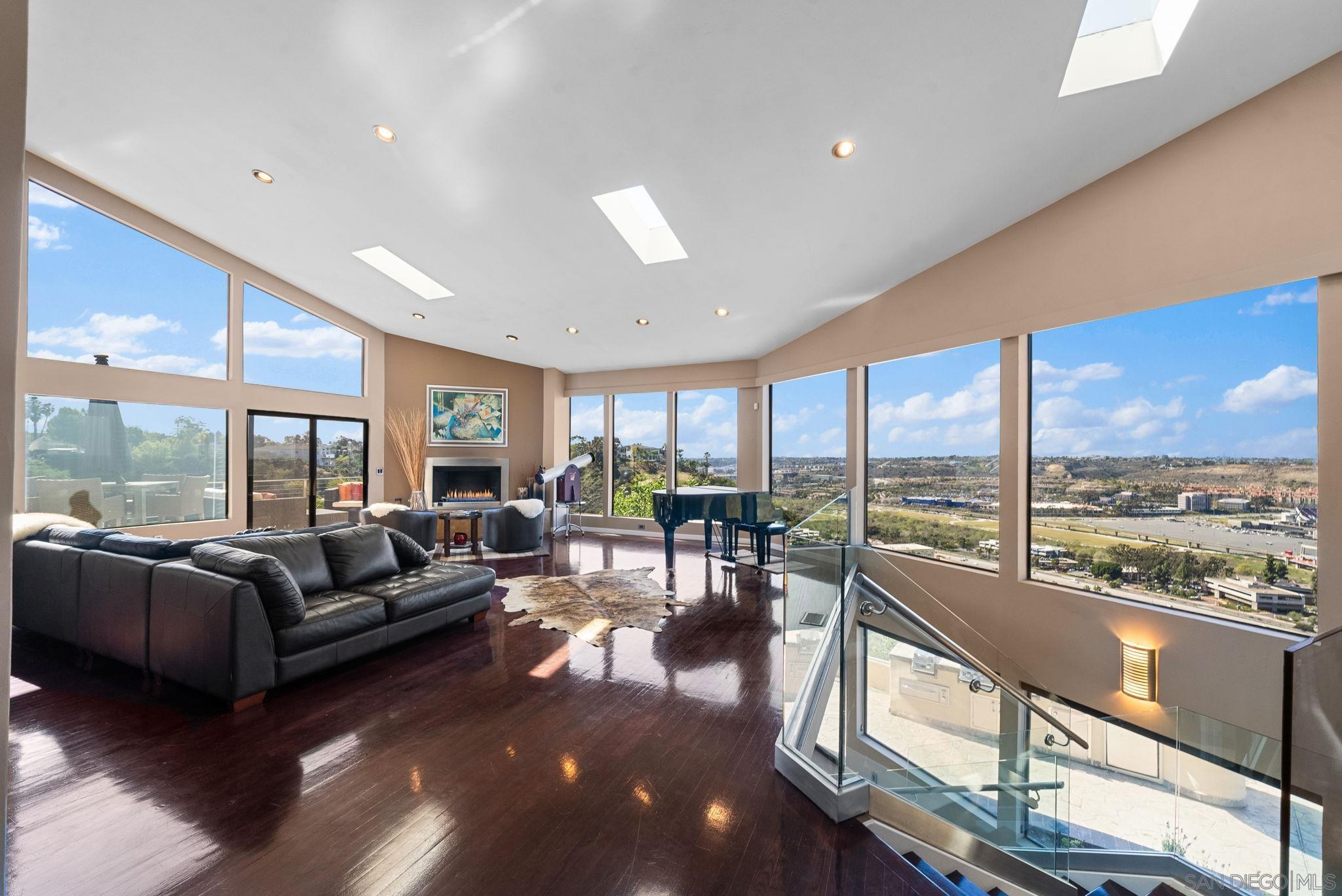 5392 Wilshire Drive