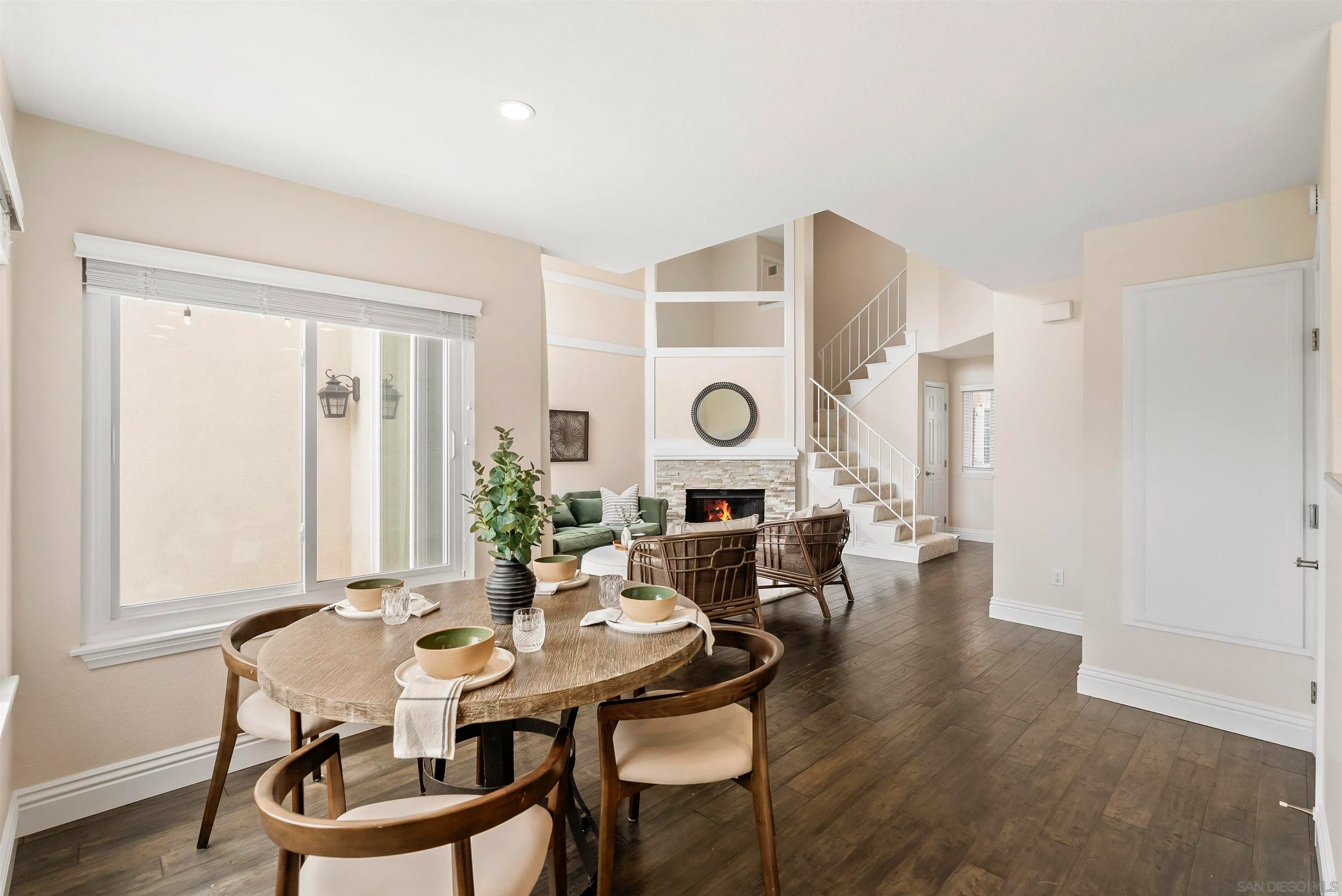 Carlsbad, California 92010, United States, 2 Bedrooms Bedrooms, ,3 BathroomsBathrooms,Residential,Pending,110907