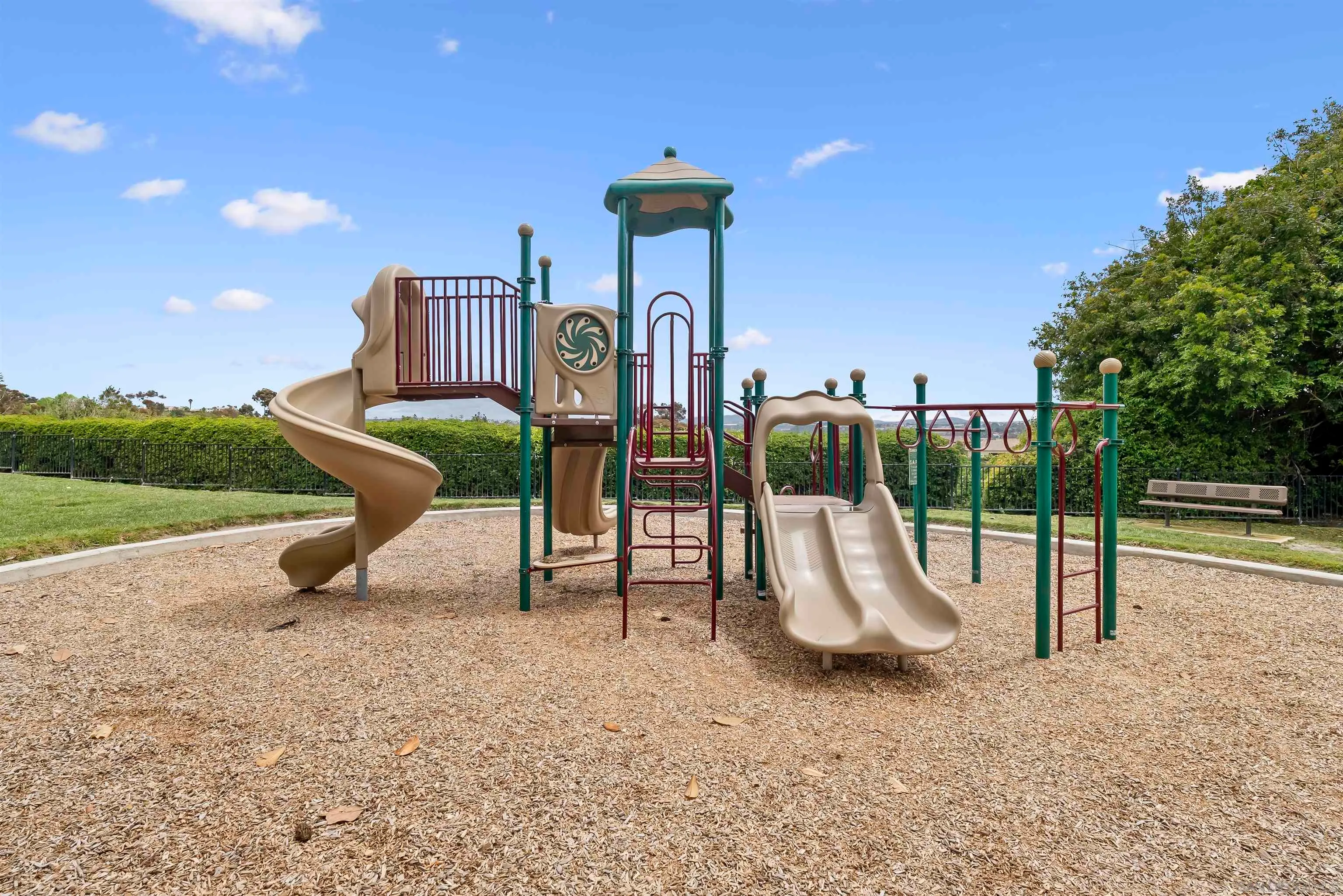 Carlsbad, California 92010, United States, 2 Bedrooms Bedrooms, ,3 BathroomsBathrooms,Residential,Pending,110907