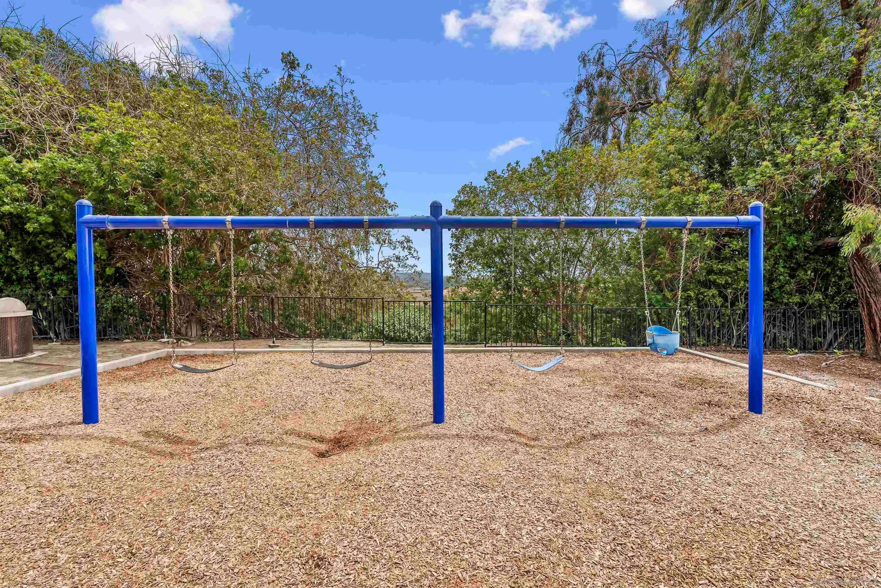 Carlsbad, California 92010, United States, 2 Bedrooms Bedrooms, ,3 BathroomsBathrooms,Residential,Pending,110907