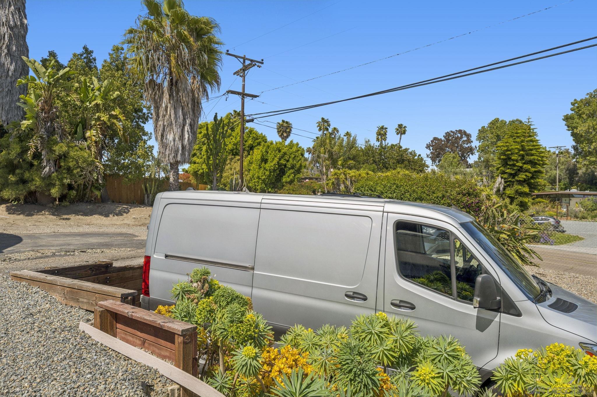 1047 Buena Vista Dr.