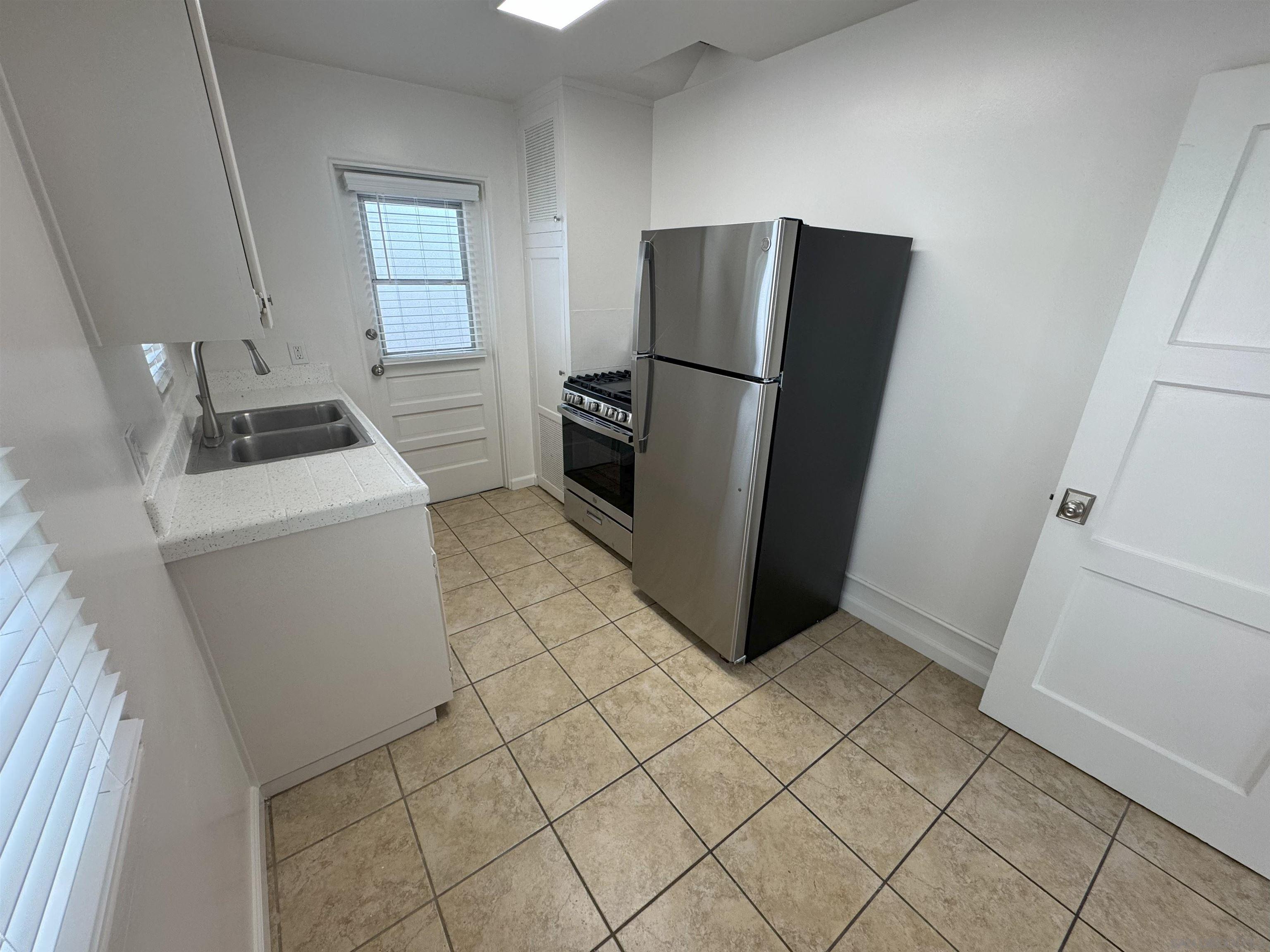 5058-68 Santa Monica Ave 5062