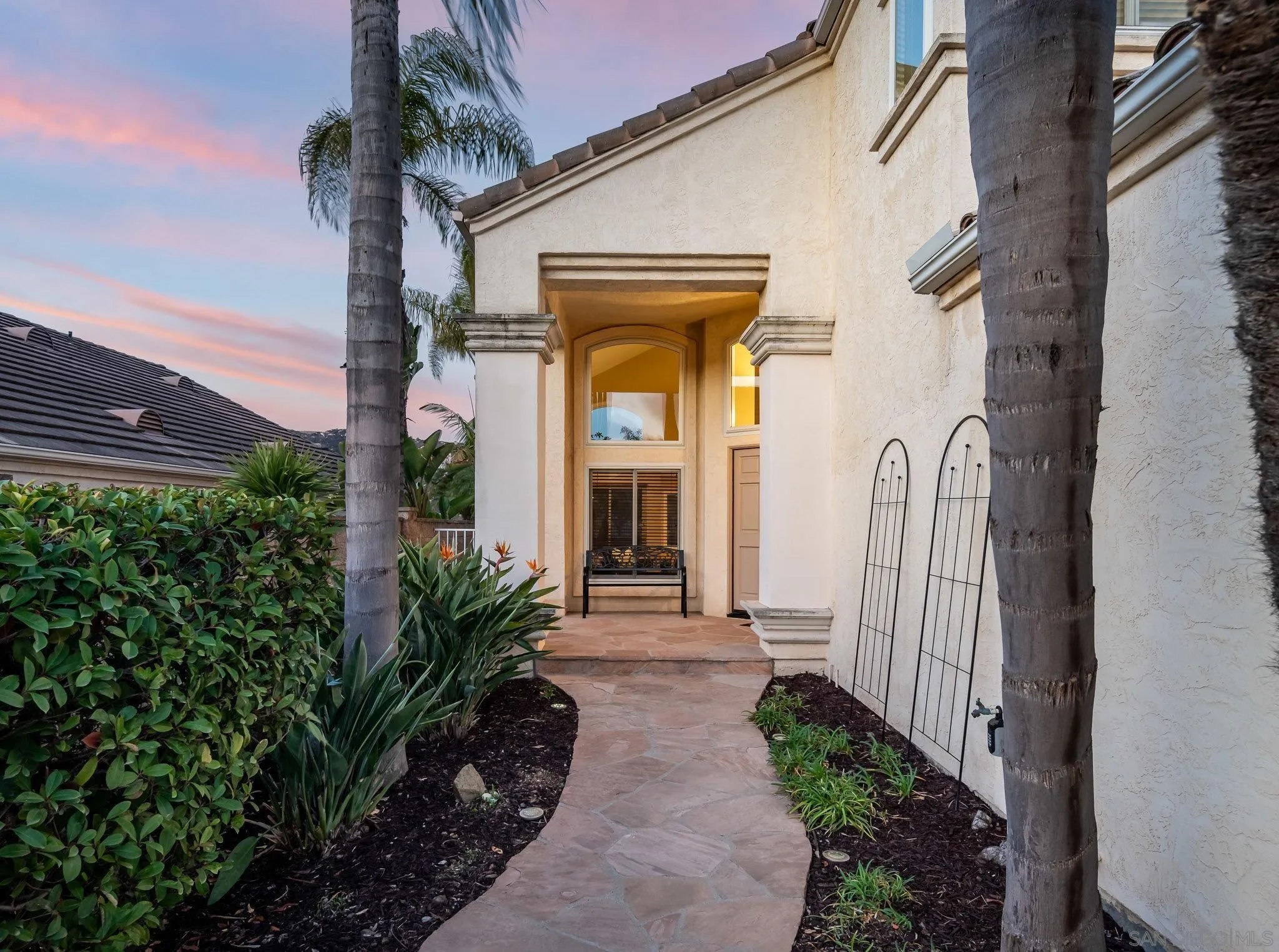 Escondido, California 92026, United States, 4 Bedrooms Bedrooms, ,3 BathroomsBathrooms,Residential,Pending,11319