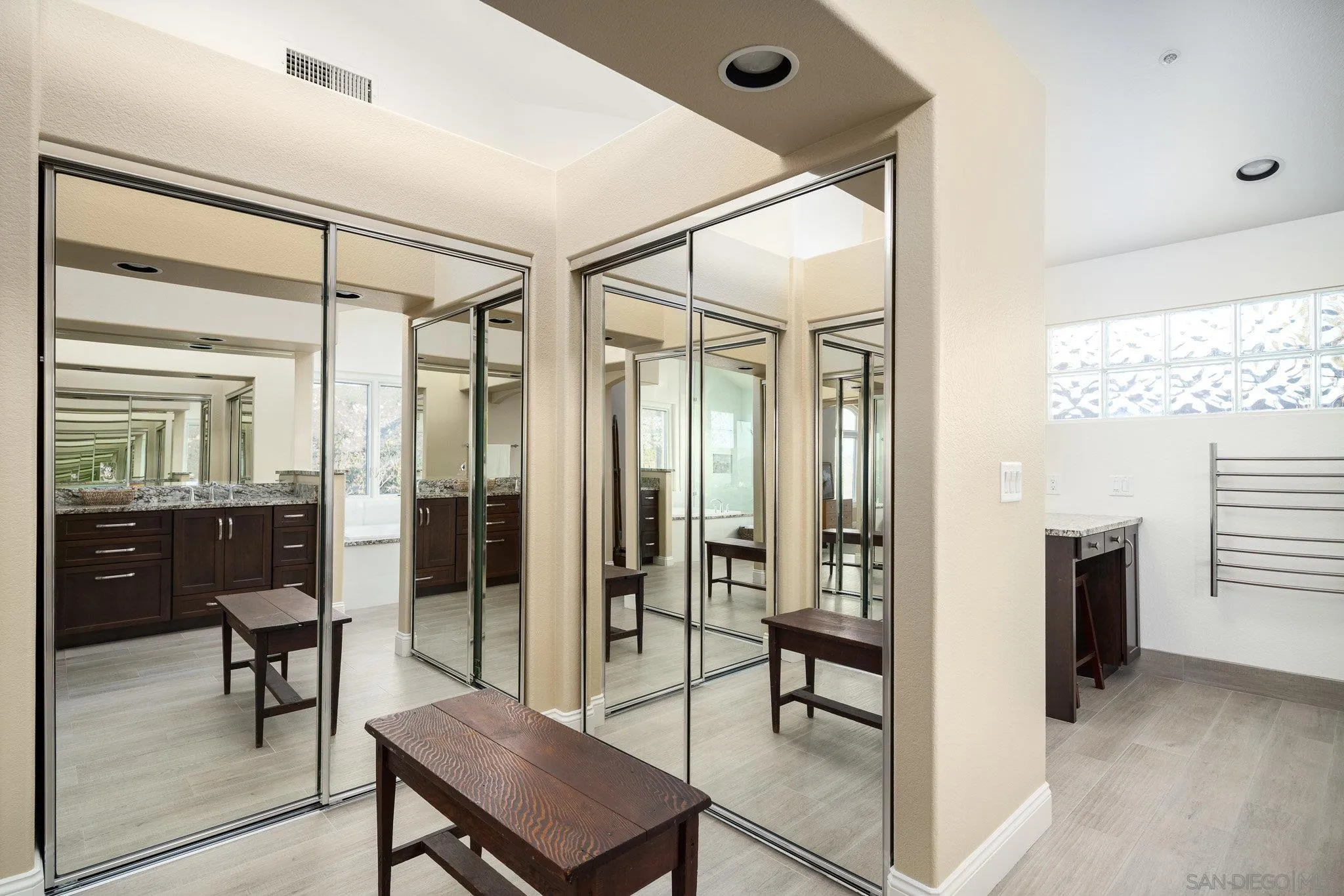 Escondido, California 92026, United States, 4 Bedrooms Bedrooms, ,3 BathroomsBathrooms,Residential,Pending,11319