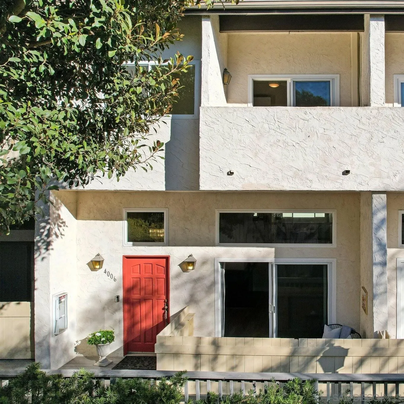 La Jolla, California 92037, United States, 2 Bedrooms Bedrooms, ,3 BathroomsBathrooms,Residential,Pending,16189