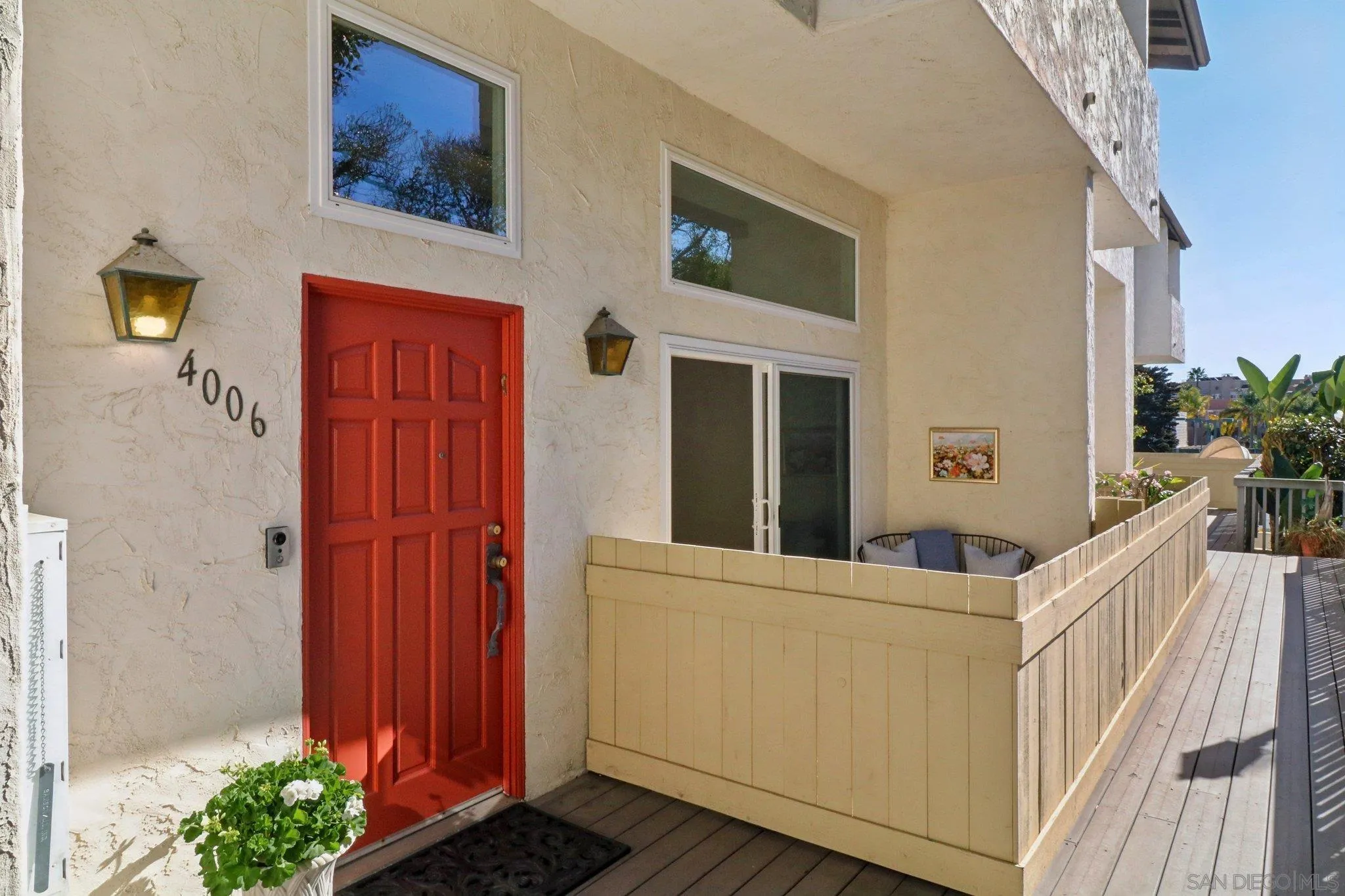 La Jolla, California 92037, United States, 2 Bedrooms Bedrooms, ,3 BathroomsBathrooms,Residential,Pending,16189