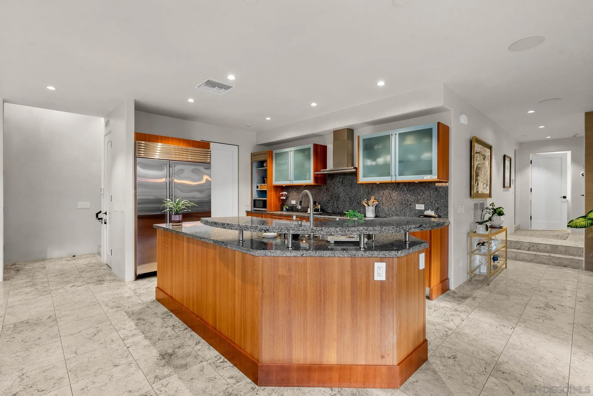 La Jolla, California 92037, United States, 4 Bedrooms Bedrooms, ,5 BathroomsBathrooms,Residential,Active,124410