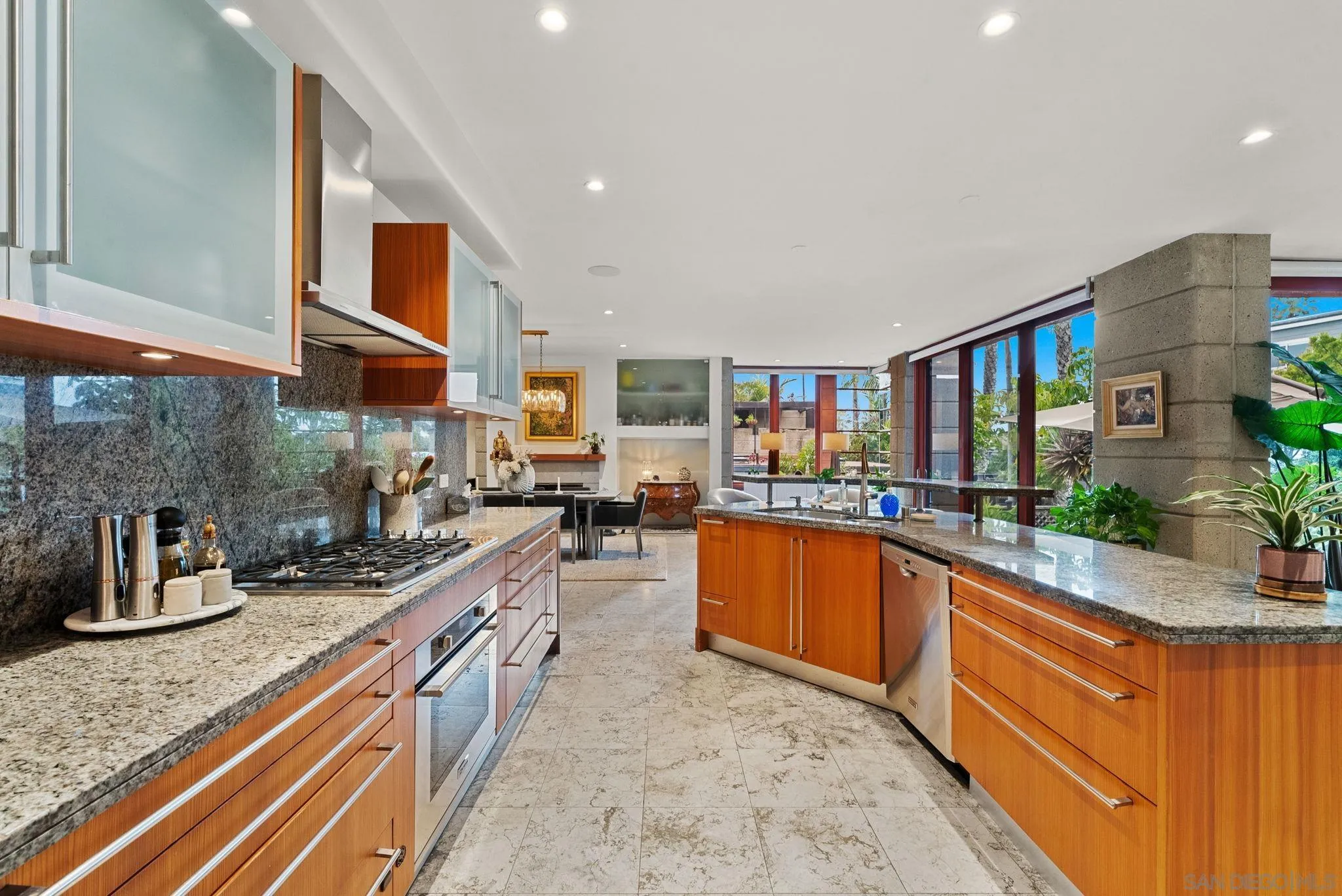 La Jolla, California 92037, United States, 4 Bedrooms Bedrooms, ,5 BathroomsBathrooms,Residential,Active,124410