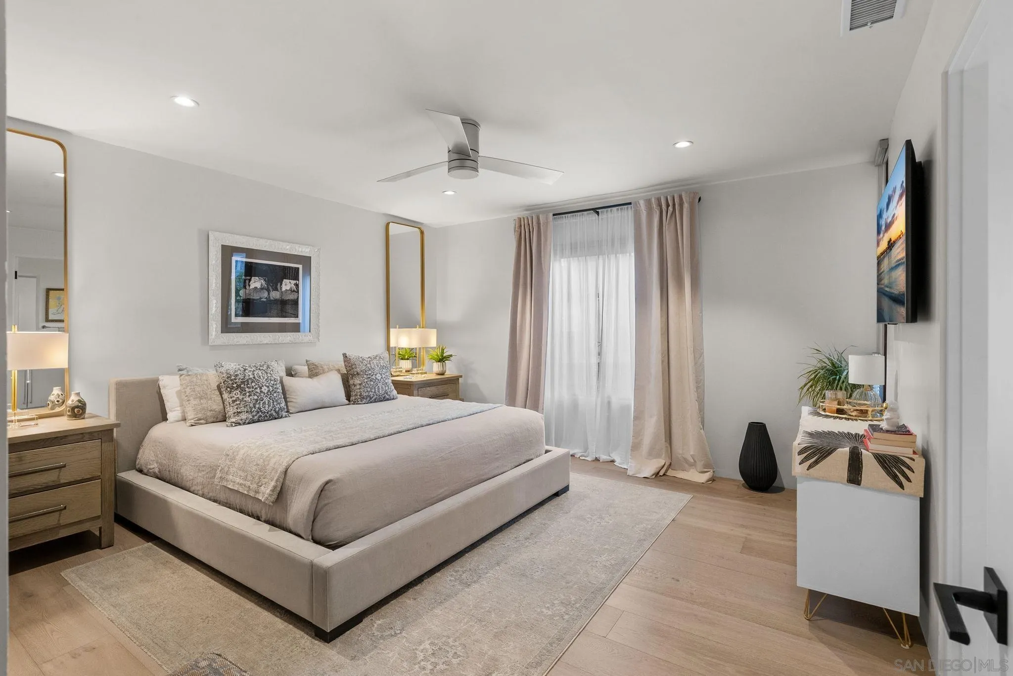 La Jolla, California 92037, United States, 4 Bedrooms Bedrooms, ,5 BathroomsBathrooms,Residential,Active,124410