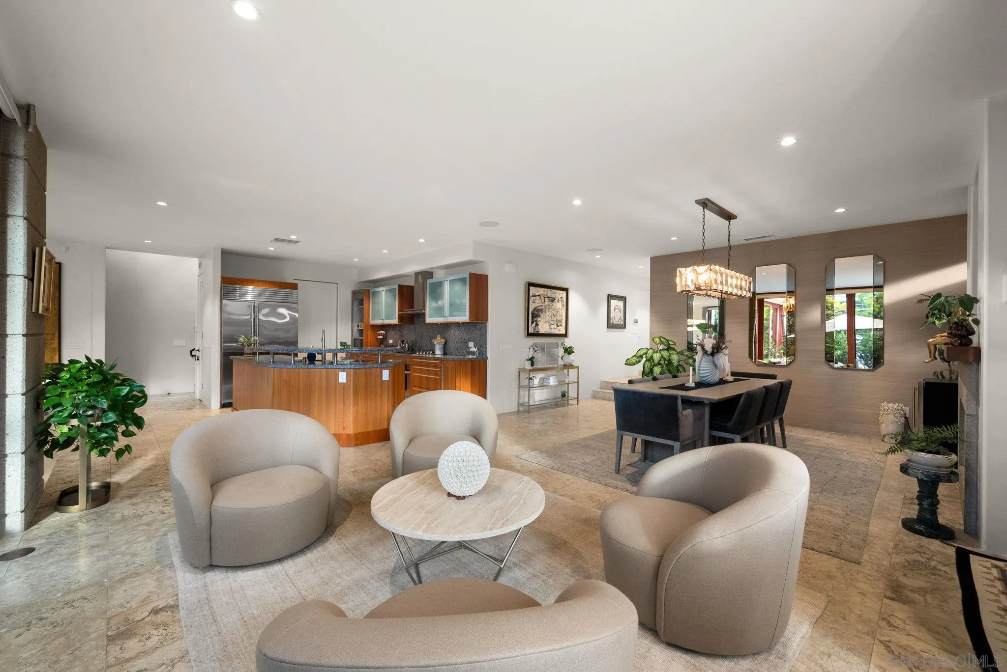 La Jolla, California 92037, United States, 4 Bedrooms Bedrooms, ,5 BathroomsBathrooms,Residential,Active,124410