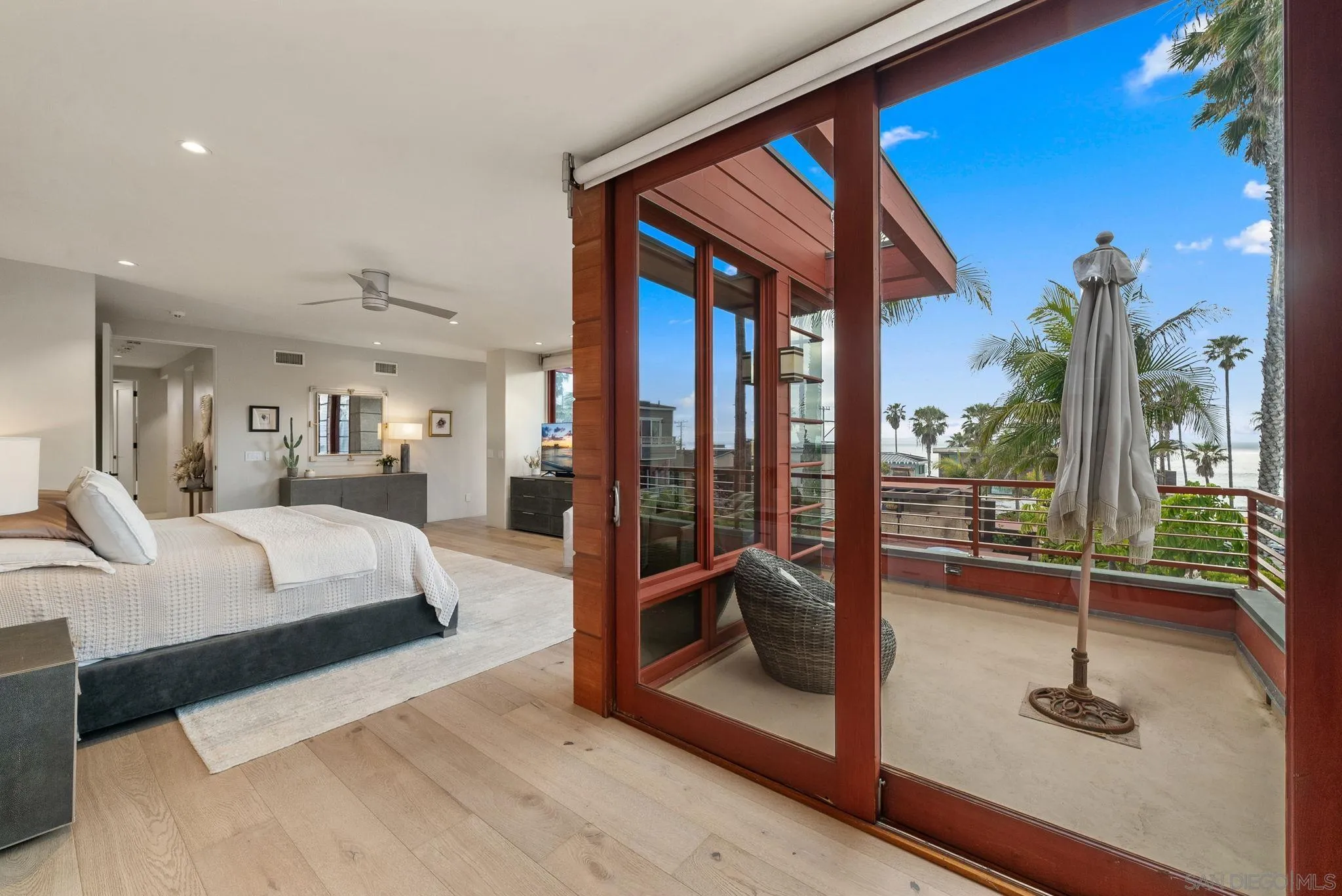 La Jolla, California 92037, United States, 4 Bedrooms Bedrooms, ,5 BathroomsBathrooms,Residential,Active,124410